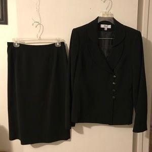 Le Suit 2 Piece Dress Suit